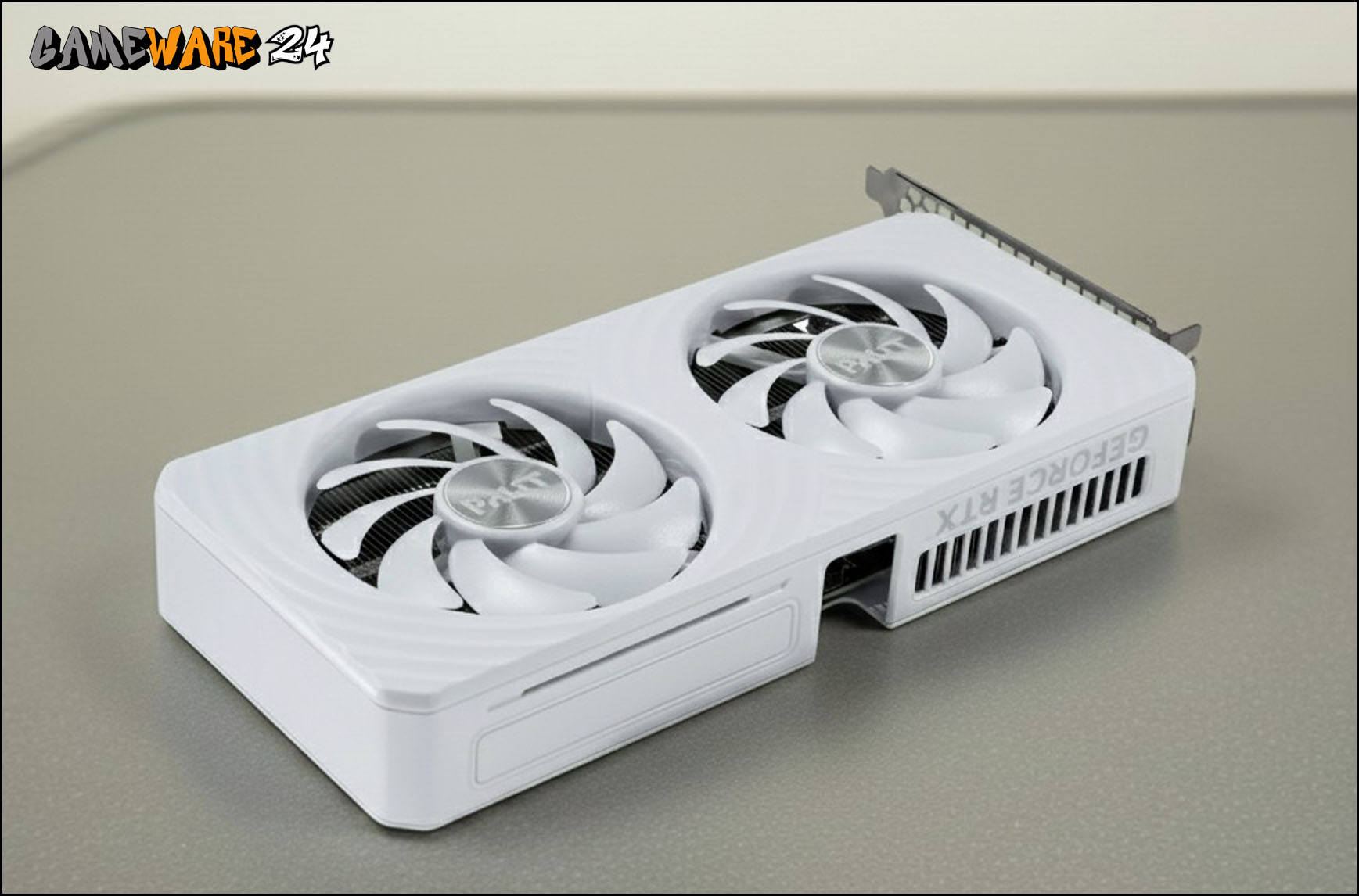 Auch der 8-Pin Stromanschluss befindet sich hinter einer Abdeckung.