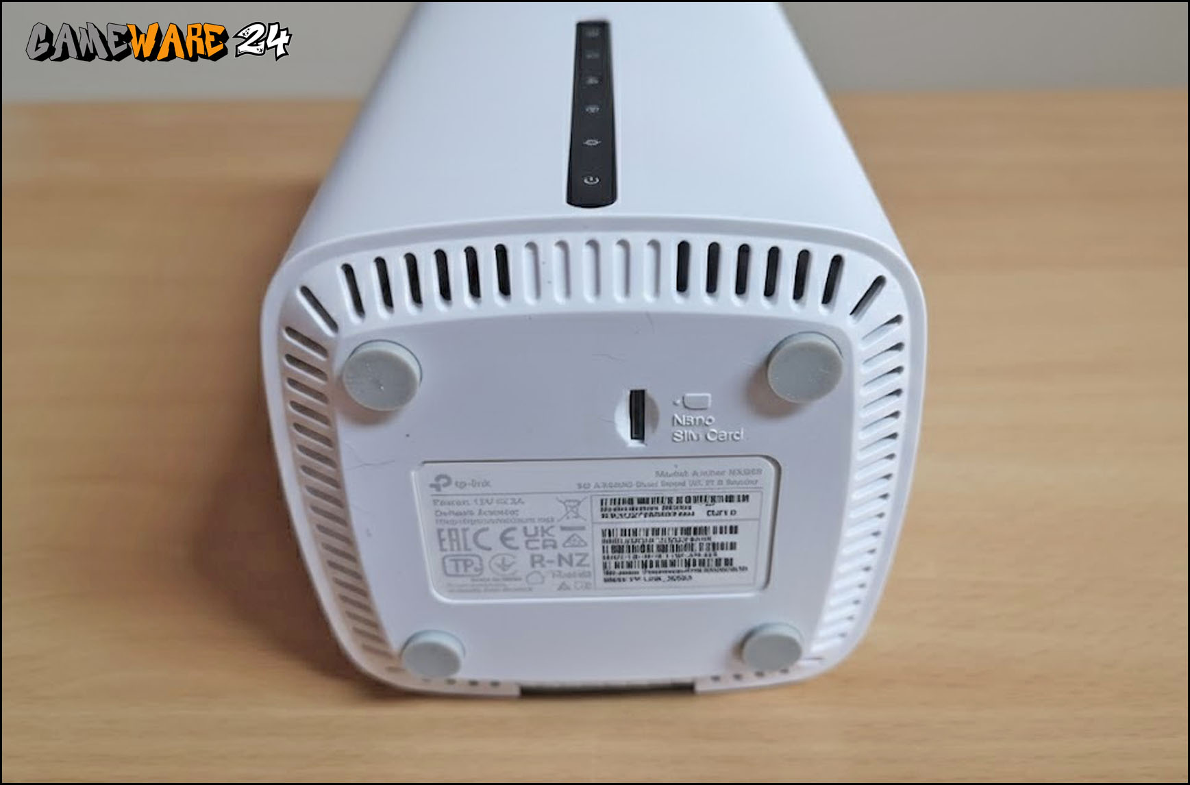 Auf der Unterseite versteckt sich der Nono-SIM-Slot