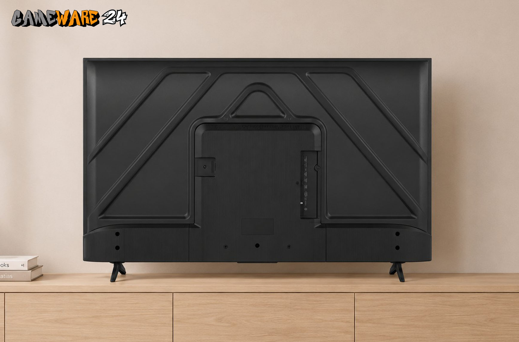 Schlicht und aus Kunststoff zeigt sich die Rückseite des Hisense 43E6DS.