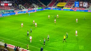 Fußball kommt auf dem neuen Samsung QN70H richtig beeindruckend rüber.